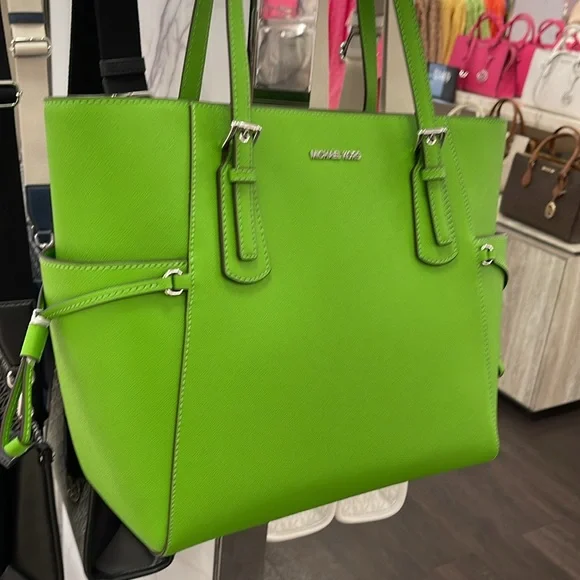 Michael Kors Voyager Large Saffiano Leather Tote Bag
Jangle Green 
NWT - Picture 15 of 16